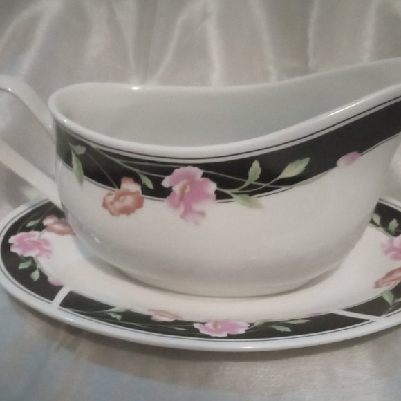 Meiwa mew8 gravy boat bowl and plate pink flowers on black band smooth - Picture 3 of 8